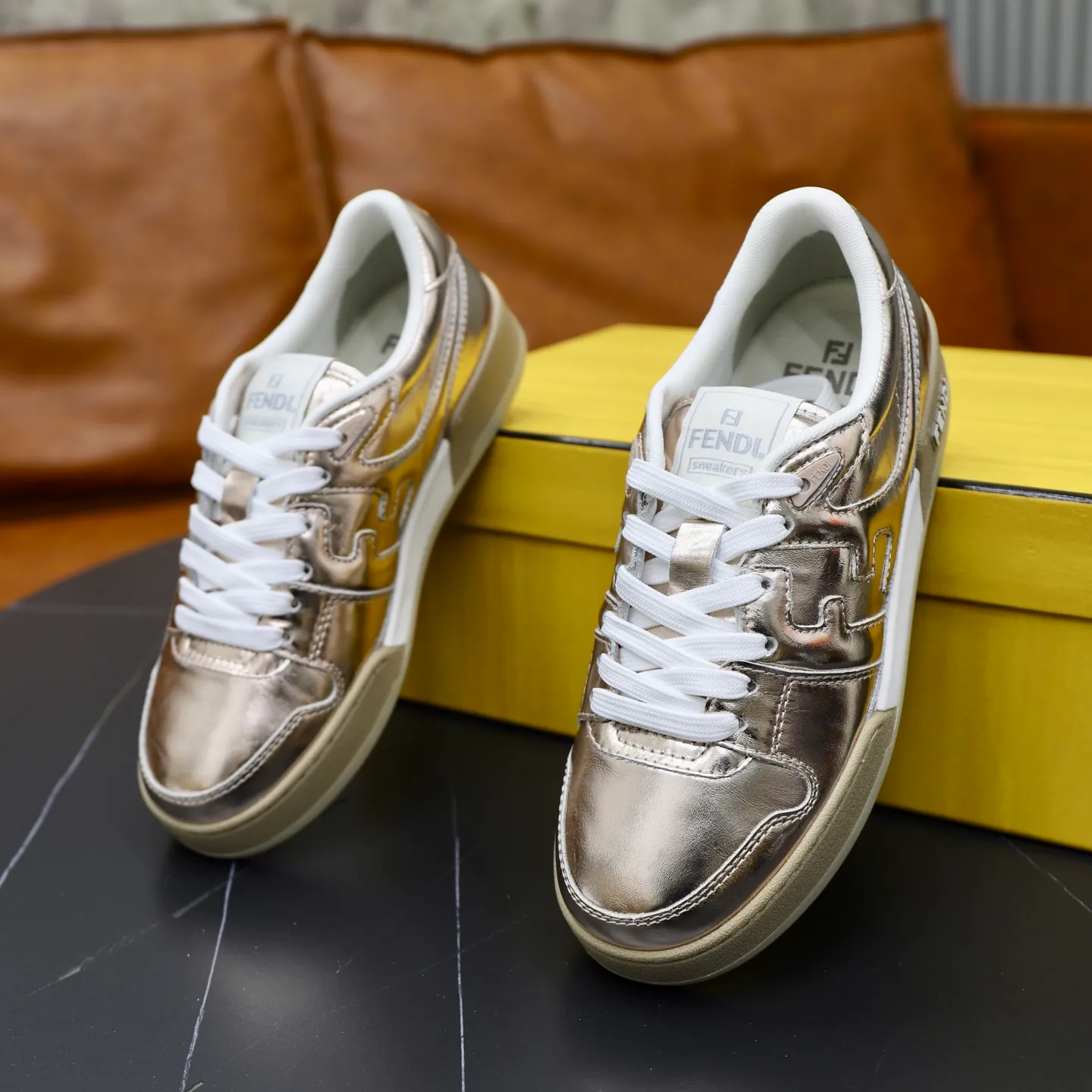 Ex-factory price: 640🔥Couple model (top original order) Brand: FENDI Size: 35-44 (customized for men 38 and 45) Grade: original order quality High version Material: Imported original cowhide stitching ➕ High-quality and comfortable lining Original TPU lightweight anti-slip outsole Style category: Travel fashion casual shoes Versatile trend
